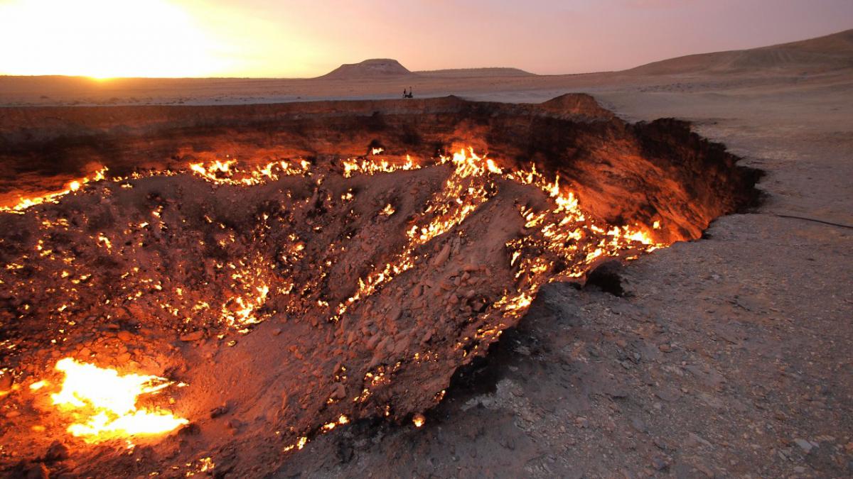 Turkmenistan’s Door to Hell: Awe-inspiring Crater Burning Fire for Over ...