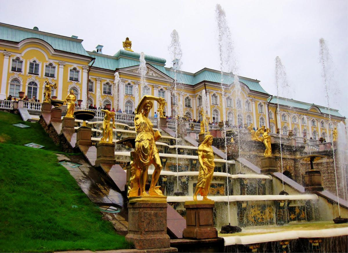 петергофский дворец в санкт петербурге фото