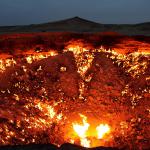 Turkmenistan’s Door to Hell: Awe-inspiring Crater Burning Fire for Over 40 Years