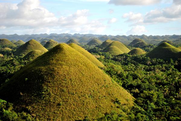 The Giant Chocolate Hills of The Philippines - ViewKick