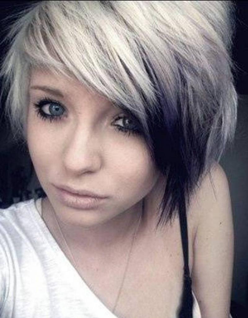 the best variations of the emo hairstyle for women - viewkick